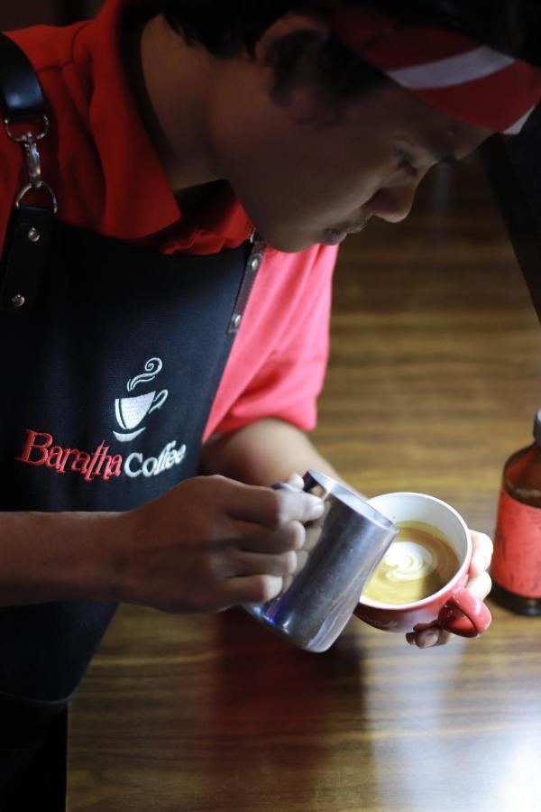 Baratha Hotel & Resto Bondowoso Luaran gambar