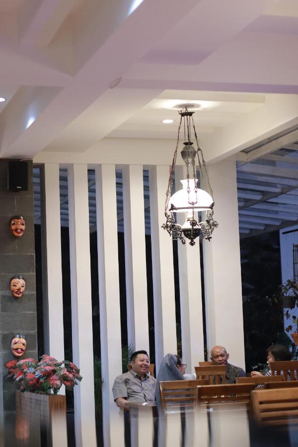 Baratha Hotel & Resto Bondowoso Luaran gambar